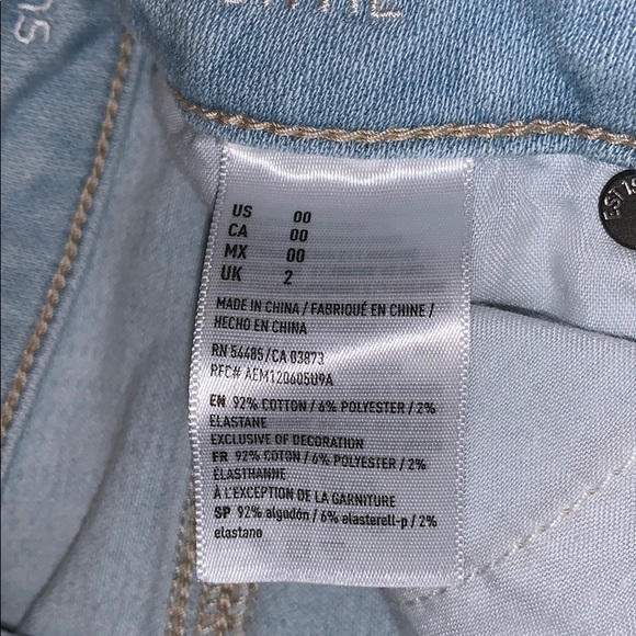 Light wash AEO ripped shorts - Picture 4 of 4